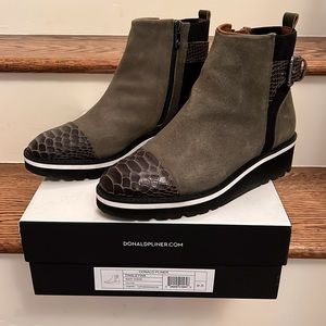 Donald Pliner suede ankle boots